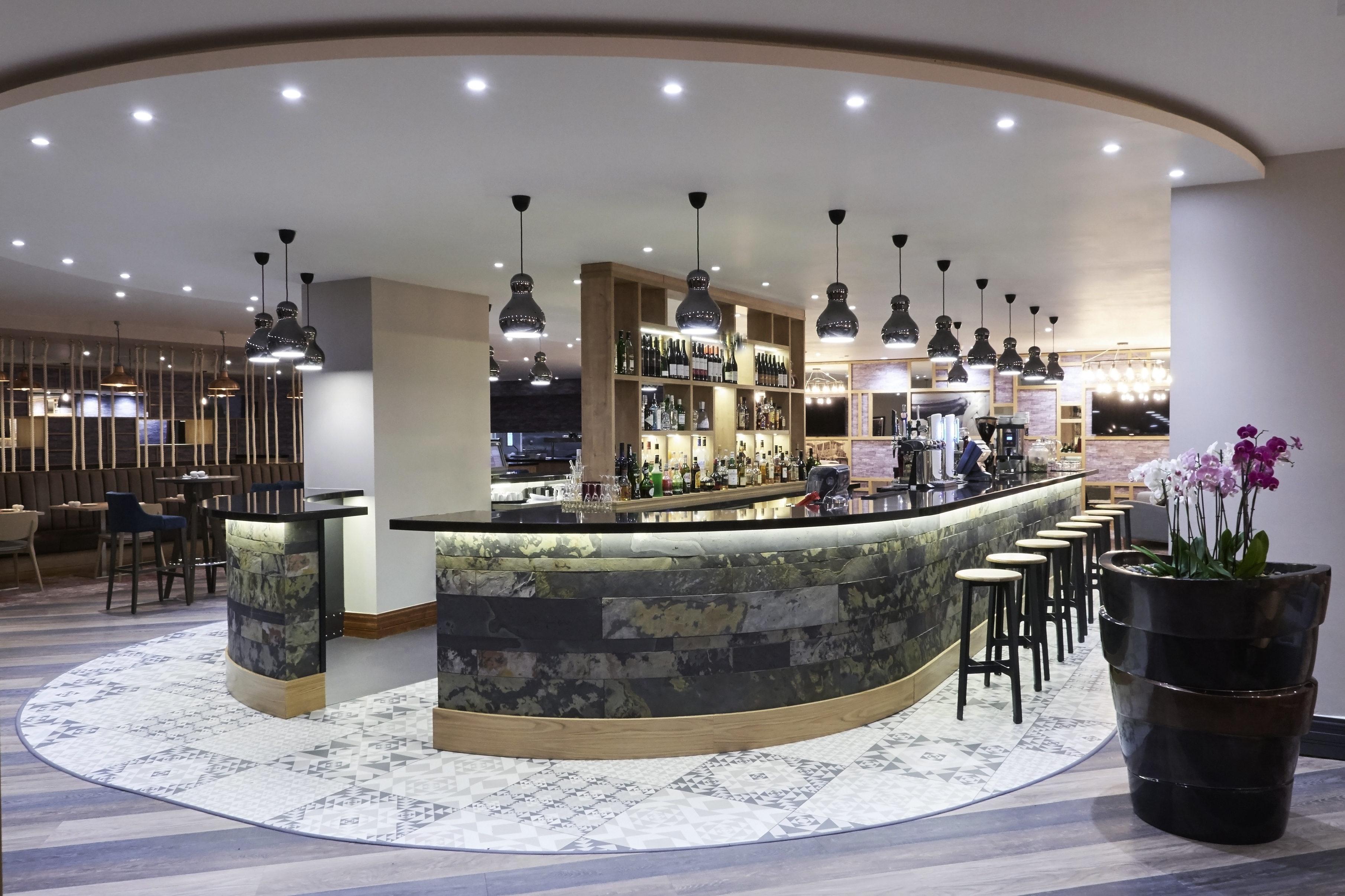 Bar & Lounge at Cardiff Holland House Hotel